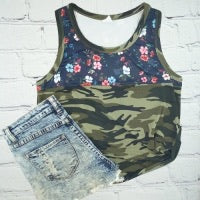 Load image into Gallery viewer, FLORAL &amp; CAMO TANK TOP
