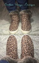 Load image into Gallery viewer, Leopard Plush Shoes
