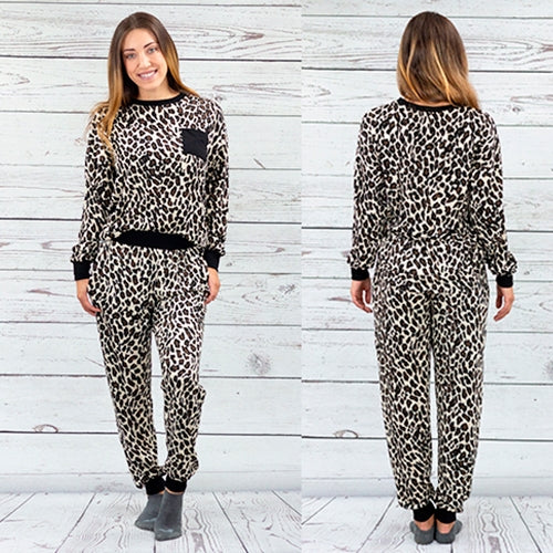 PAJAMA SET WITH POCKETS!