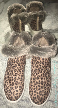 Load image into Gallery viewer, Leopard Plush Shoes
