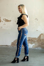 Load image into Gallery viewer, SKINNY JEANS WITH LEOPARD SEQUINS
